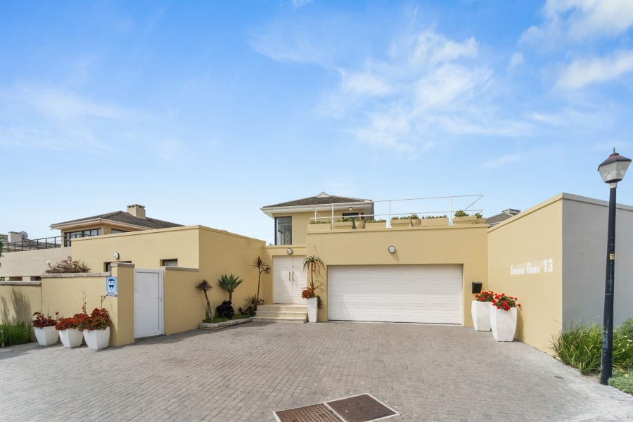 4 Bedroom Property for Sale in Sunset Links Western Cape